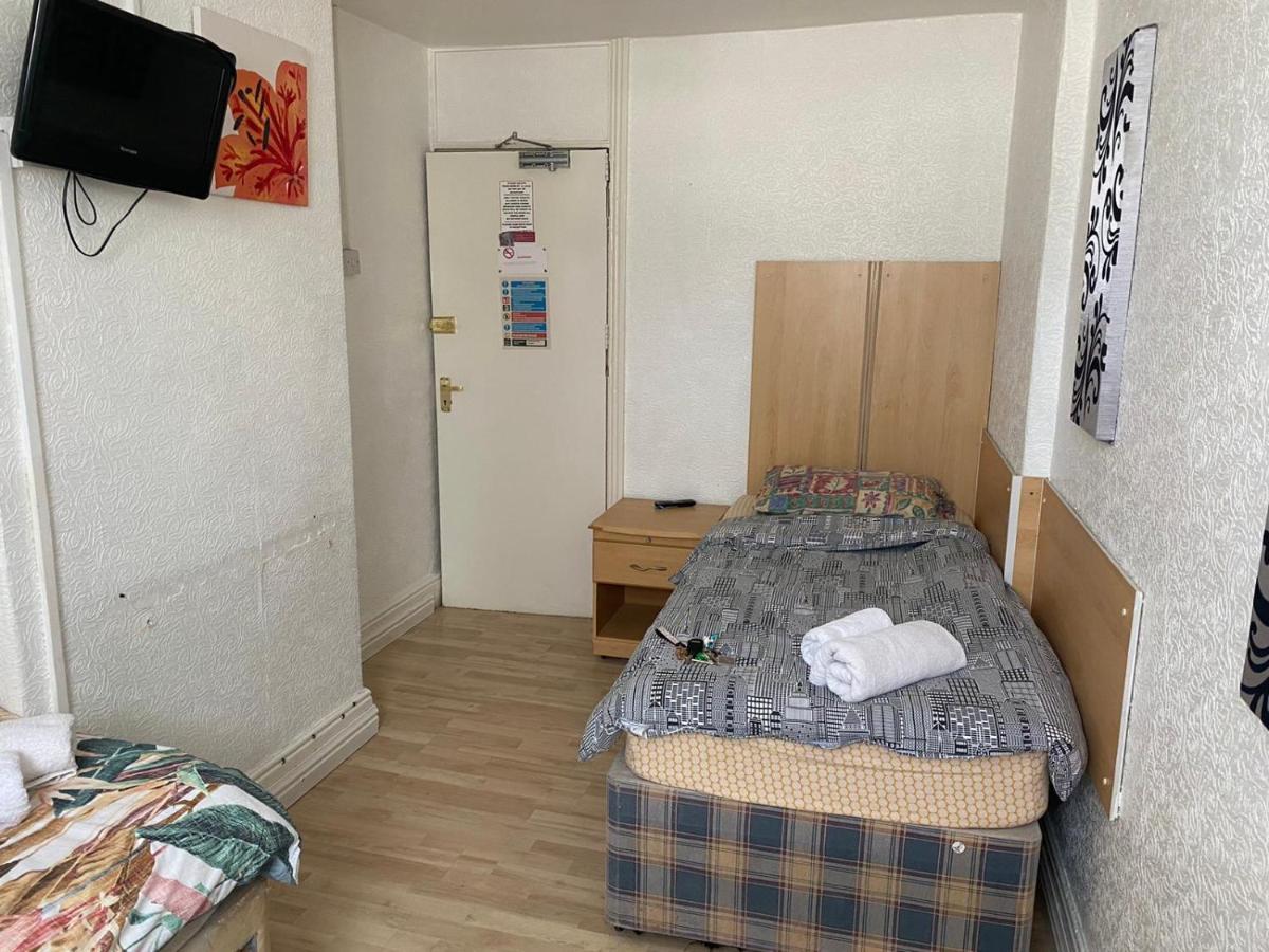 Standard Double Room with Shared Bathroom