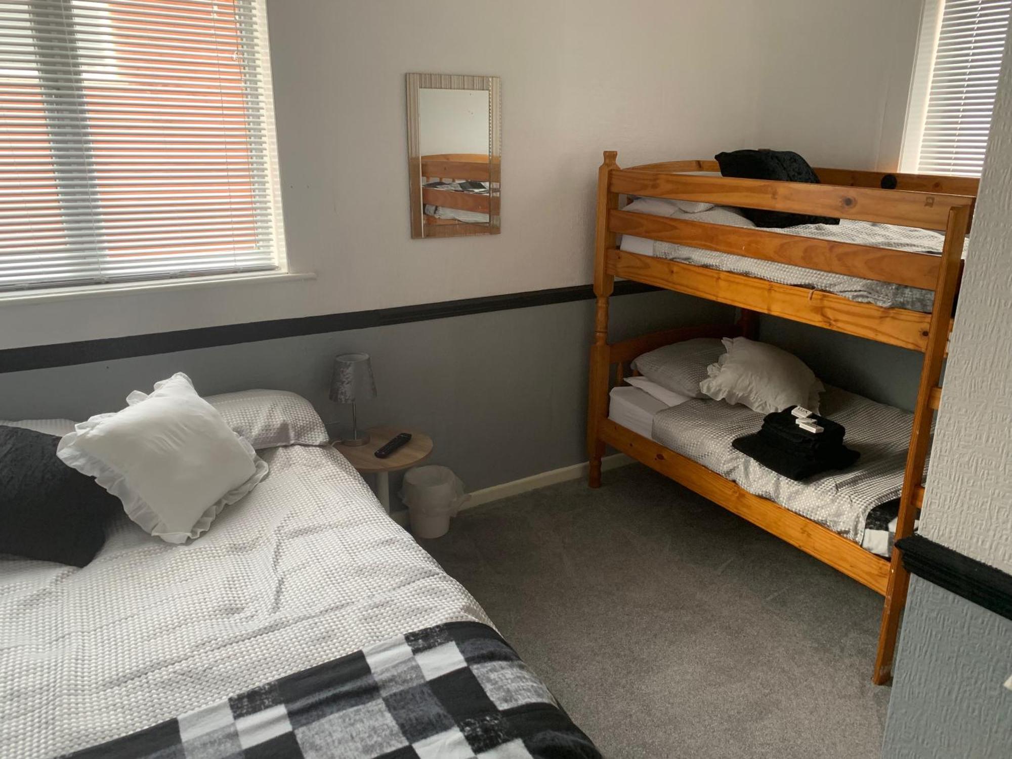 Family Room (2 Adults + 2 Children)