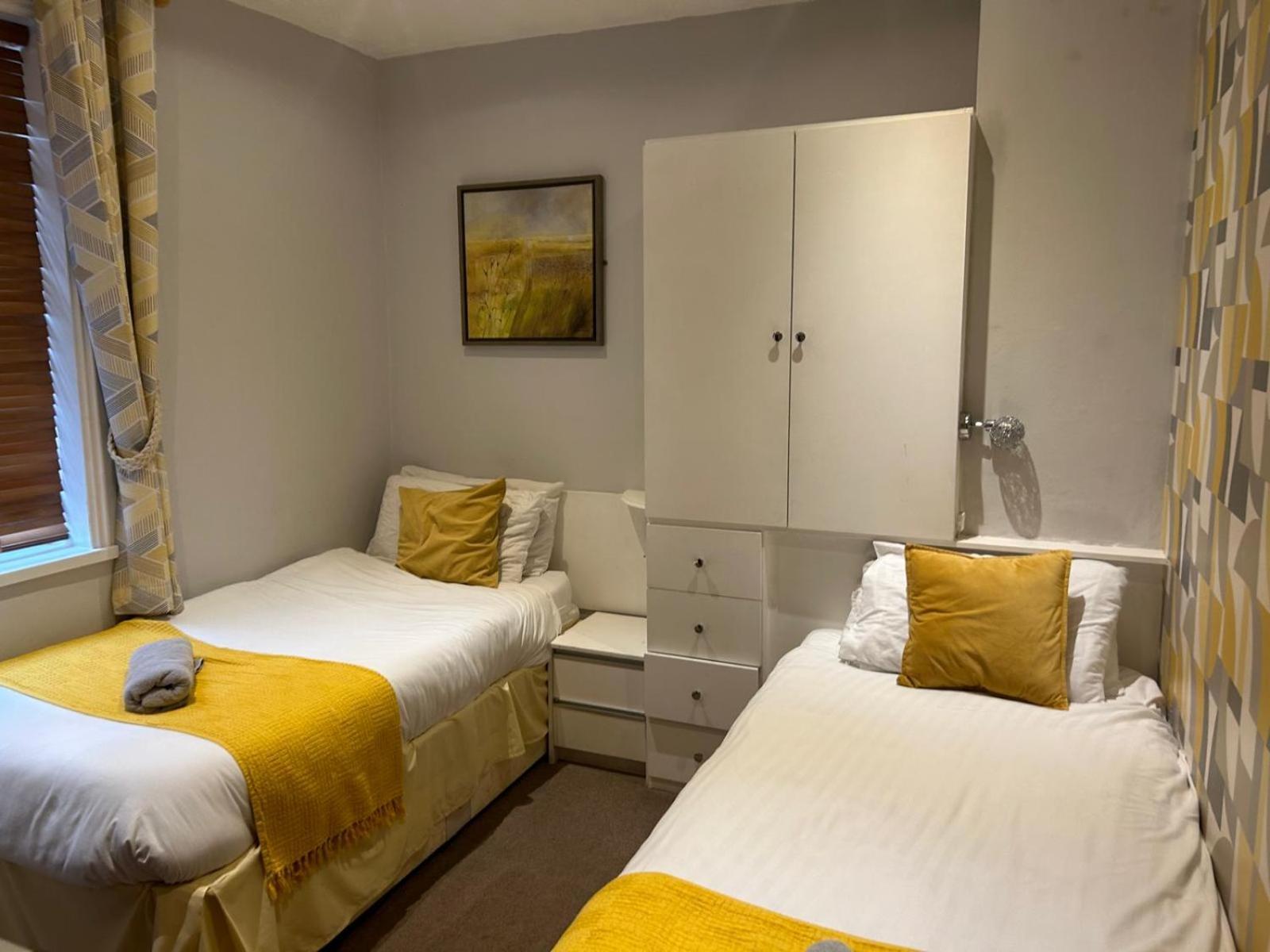 Twin Room,1637727043:JPEG