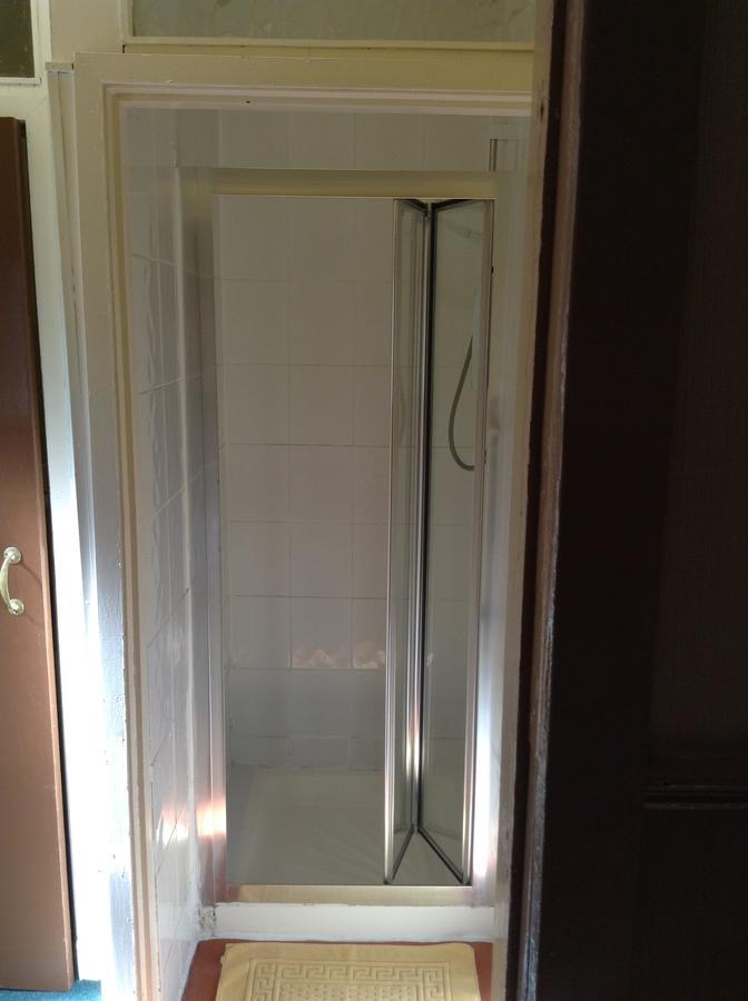 Twin Room with Shower