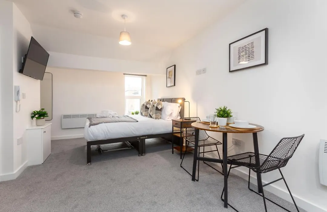 Charles Alexander Short Stay - Charnley House Apartments-1