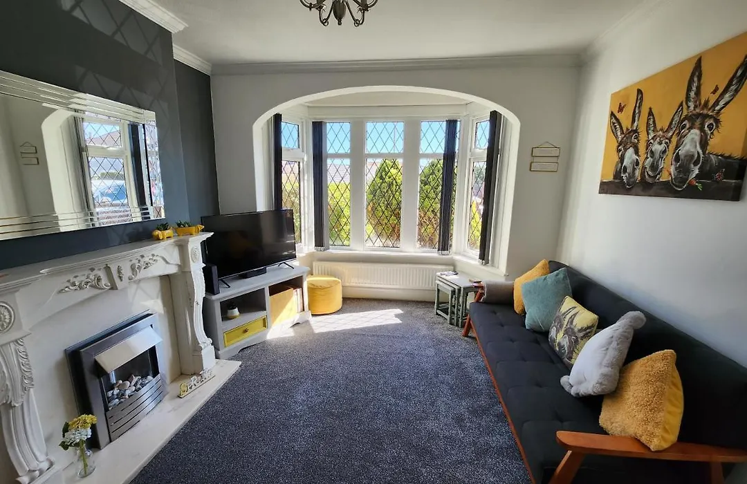 Delightful Newly Renovated 3-Bed House With Garden Beach Hut-1