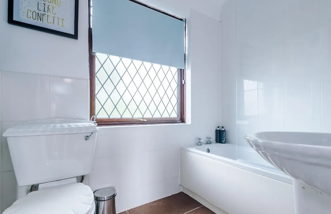 Cosy 2 Bedroom House-Short Drive From Blackpool Pleasure Beach-1