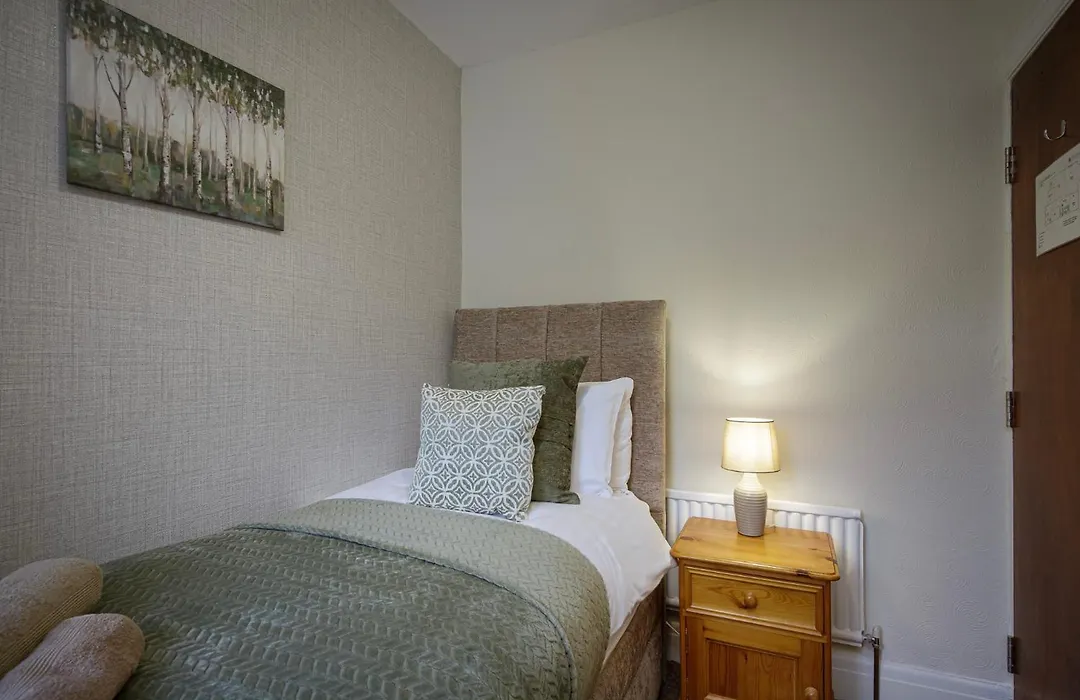Arnside - Spacious 10-Bedroom Seaside Cottage With Hot Tub-1
