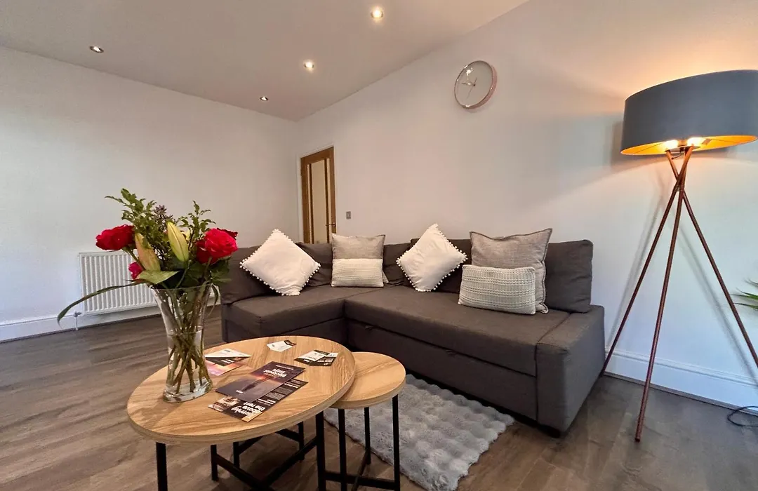 Franks Apt 1 - Outdoor Courtyard - Sleeps 6-1