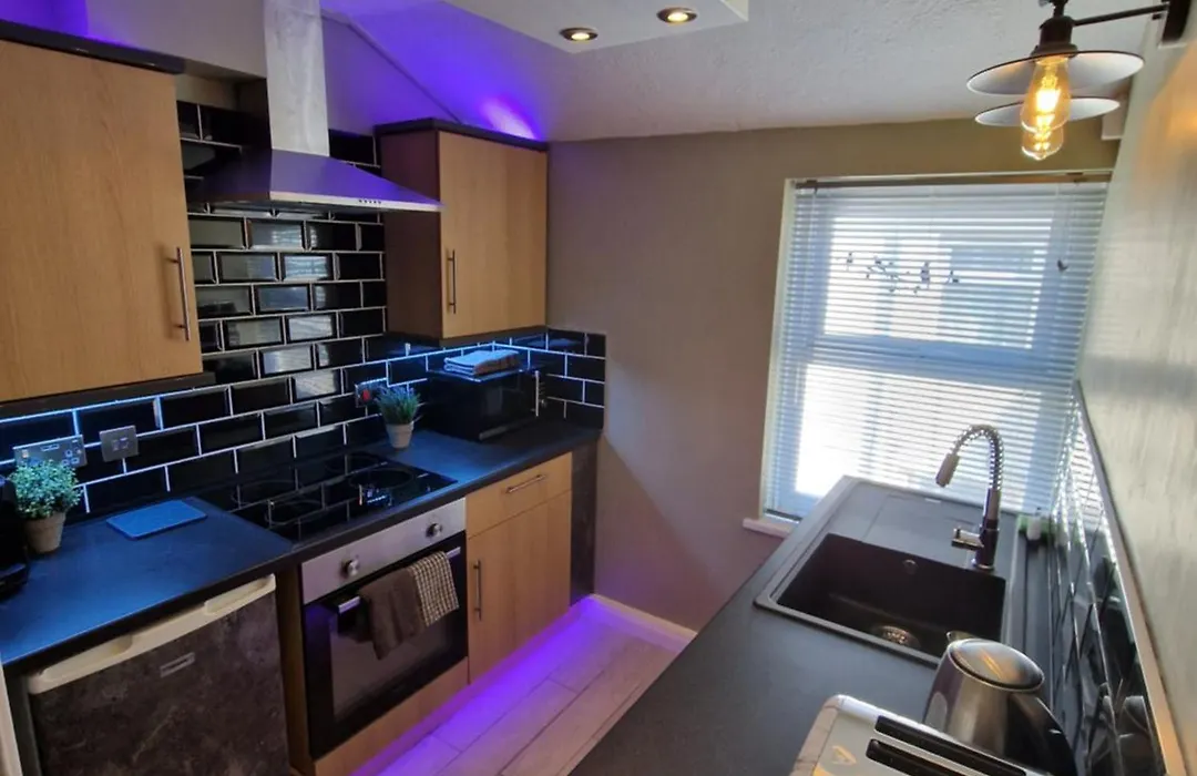 The Berrell - A Beautiful, Bijoux 2-Bed, 1Min Walk To Beach & 5Min To Tower - Children From 11Y, No Stag Or Hen (Adults Only)-1