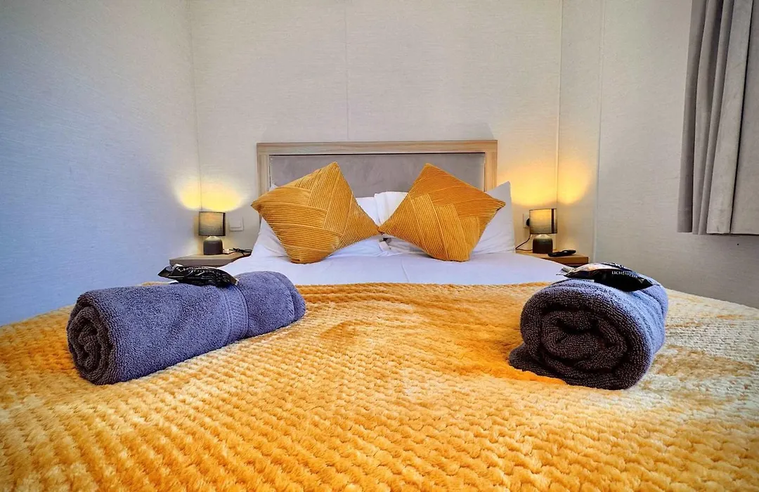 Family-Friendly - Marton Mere - 3Br Lodge -Parking-1