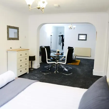 Bridle Lodge Apartments-2