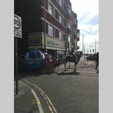 Langan'S Blackpool Holiday Let-2