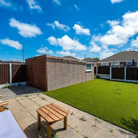 Buttercup Bungalow In Blackpool-3