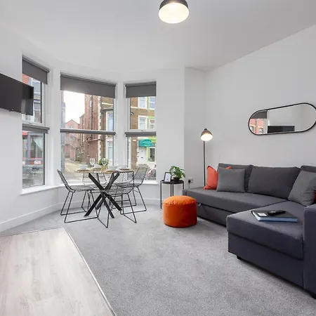Charles Alexander Short Stay - Charnley House Apartments-3