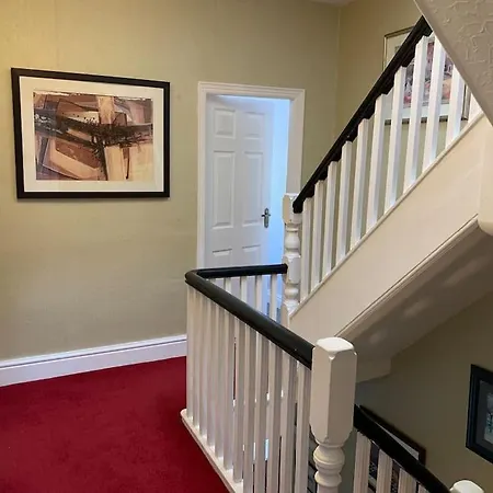 Heather Glen. Six Bedroom Home Near The Sea.-2