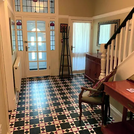 Heather Glen. Six Bedroom Home Near The Sea.-3