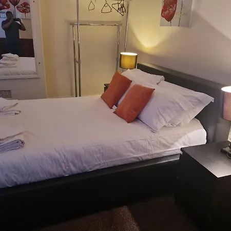 Cheerful 4-Bedroom Holiday Home Close To The Sea-3