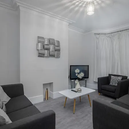 Beautiful Family Home In Blackpool For You-2