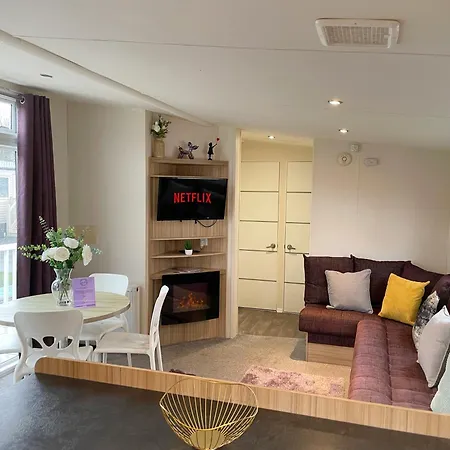 3 Bedroom Luxury Caravan Haven, Marton Mere-3