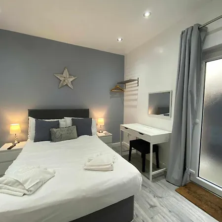 Reads Court Holiday Apartments - Blackpool Resort Collection-3