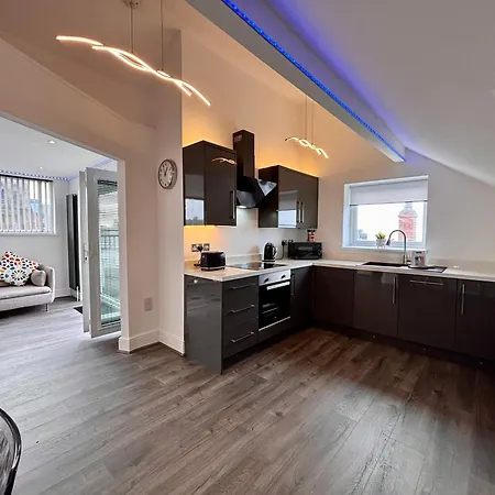 Franks Apt 4 - Roof Terrace - Sleeps 6-2