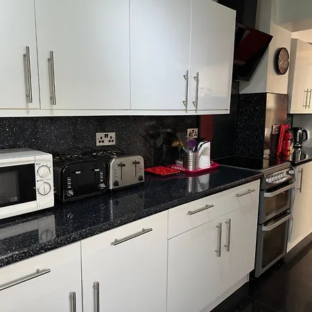Winter Gardens Large Modern Home Foxhall Guest House-2