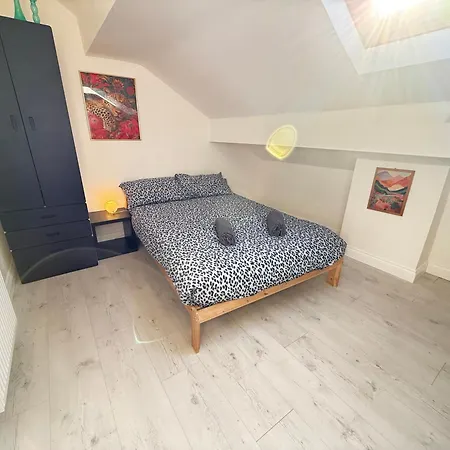 Holm From Home Sleeps 10-3