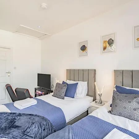 Sea View Apartment Two - Uk36847-2