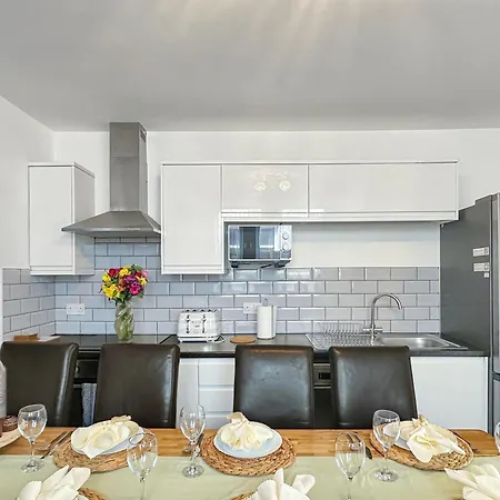 Granada Apartments At Pleasure Beach-3