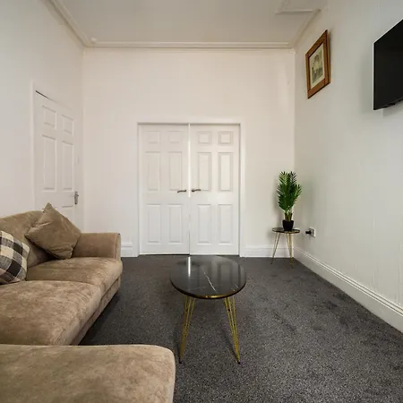 Seaside - House - Sleeps 10 - Parking - Garden-2