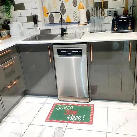 Families Only - Pet Friendly Sleeps 6 Maximum No Parties-3