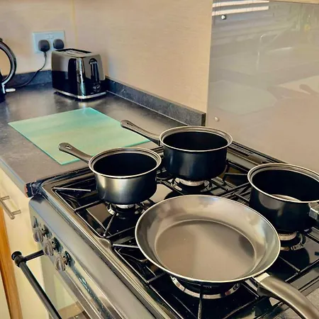 Family-Friendly - Marton Mere - 3Br Lodge -Parking-2