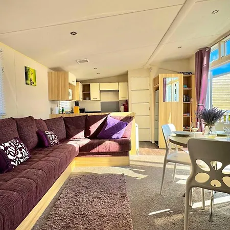 Family-Friendly - Marton Mere - 3Br Lodge -Parking-3