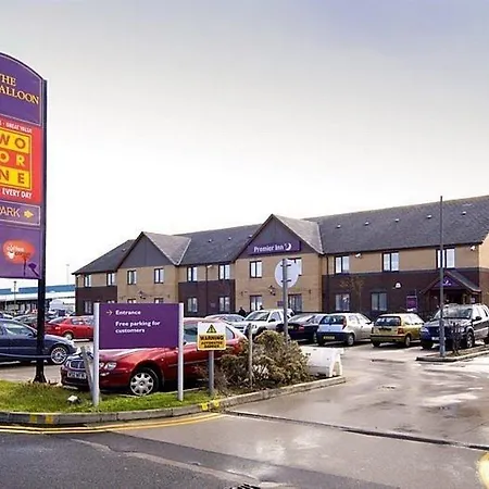 Premier Inn Blackpool Airport-3