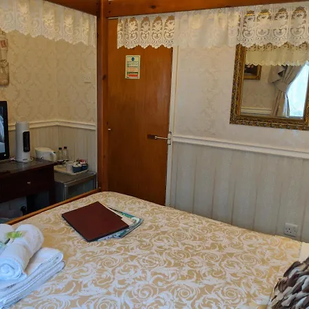 The New Guilderoy Hotel-3