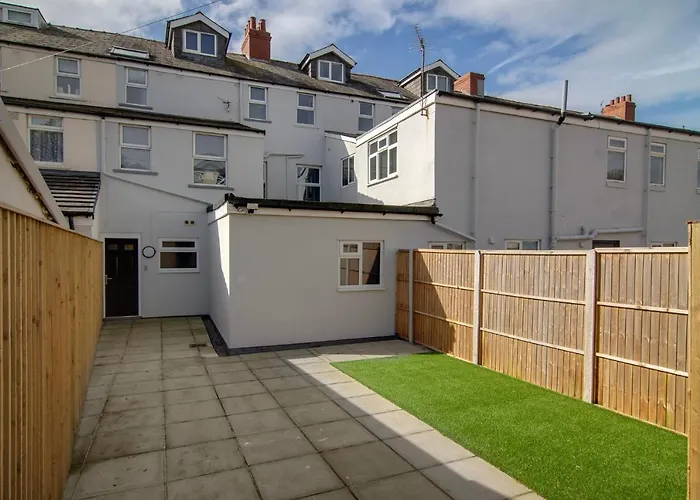 2 Bdrm Sleeps 6 Near Top Attractions Free Parking