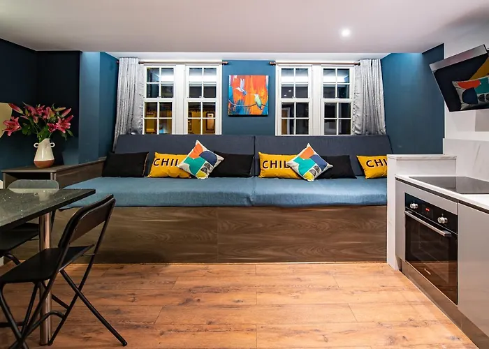 The Nest - Luxury 16 Person Apt W Jacuzzi & Parking