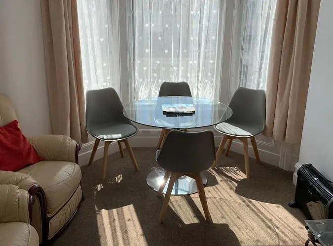 Delamere Holiday Flat