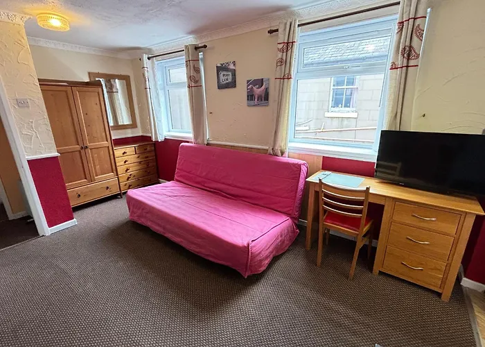 Lindisfarne Holiday Apartments - Families & Couples Only