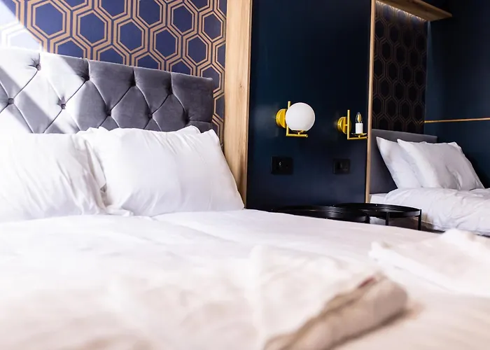 Hollywood Suite Sasco Apartments