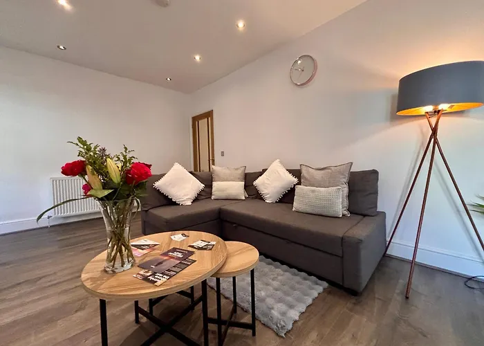 Franks Apt 1 - Outdoor Courtyard - Sleeps 6 Blackpool
