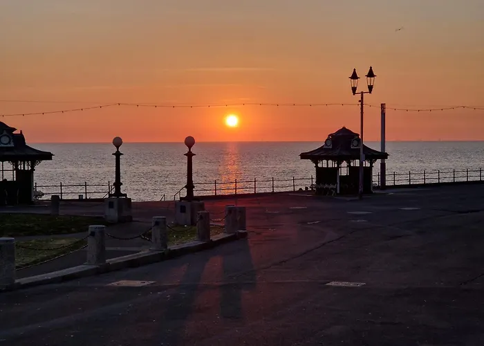 Berrell - A Beautiful, Bijoux 2-Bed, 1Min Walk To Beach & 5Min To Tower - Children From 11Y, No Stag Or Hen (Adults Only)