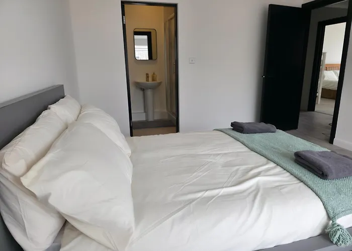 One-Of-A-Kind Sea View Penthouse New Sleeps 6