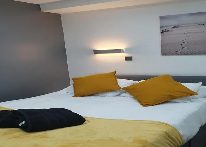 South Beach Kings Promenade Hotel