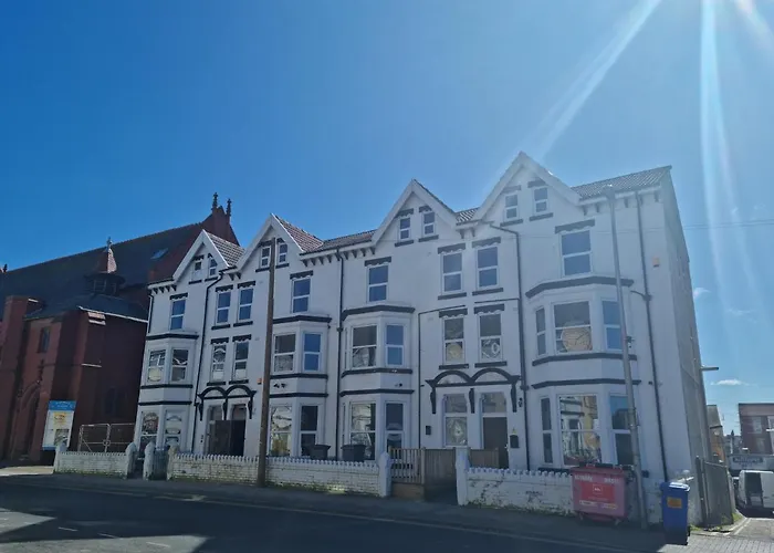 Kings Court Modern Aparthotel, Town Centre - Blackpool Resort Collection