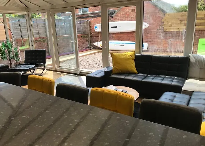 The Beach House South - Blackpool - Entire Holiday Home