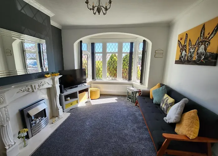 Delightful Newly Renovated 3-Bed House With Garden Beach Hut