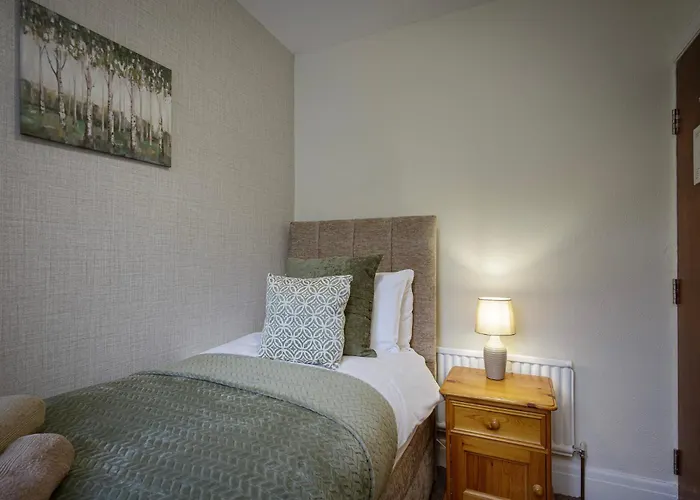 Arnside - Spacious 10-Bedroom Seaside Cottage With Hot Tub