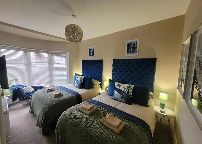 Tower Suites - Hot Tub Sleeps 14