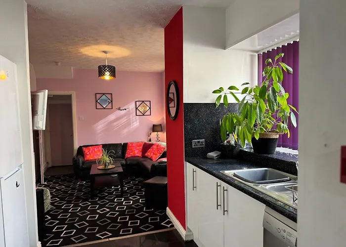 Winter Gardens Large Modern Home Foxhall Guest House