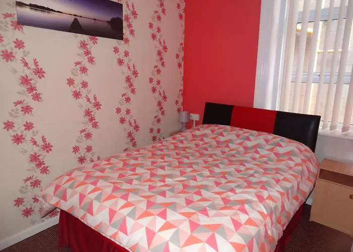 Lindisfarne Holiday Apartments - Families & Couples Only