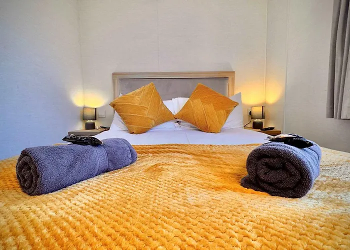 Family-Friendly - Marton Mere - 3Br Lodge -Parking
